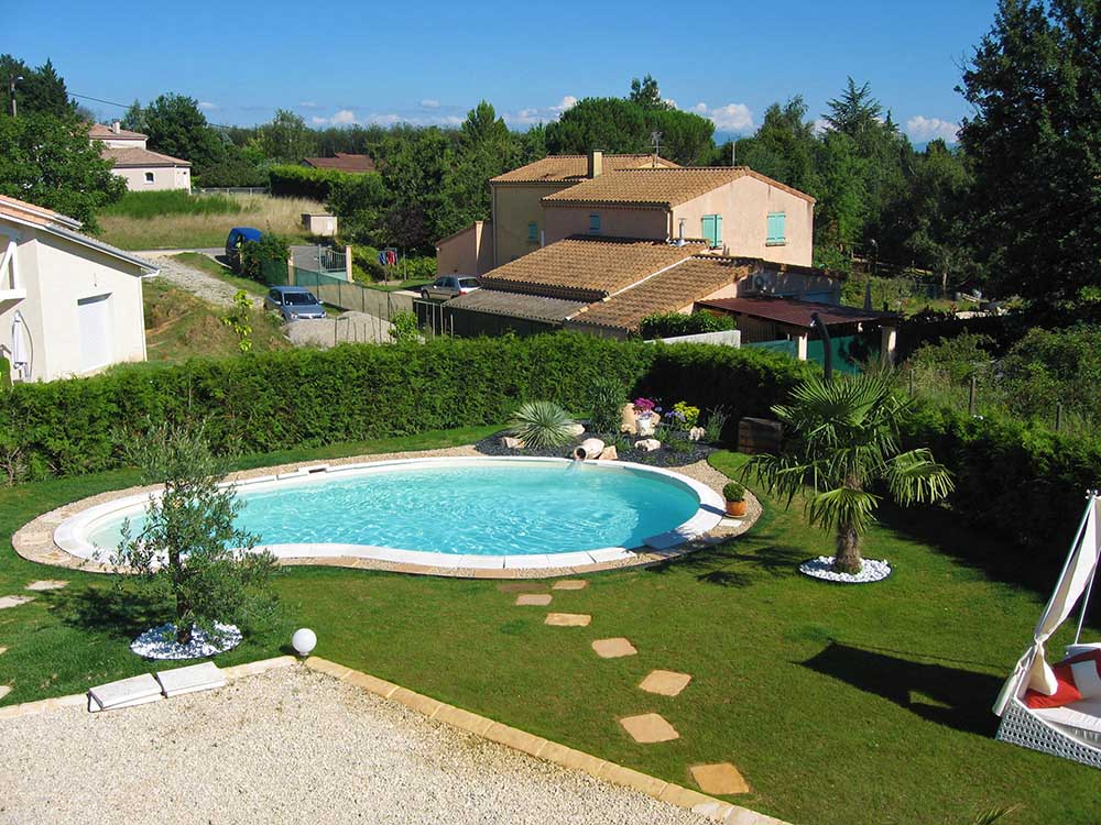 Amnagement autour d'une piscine - Les Jardins de Bastide