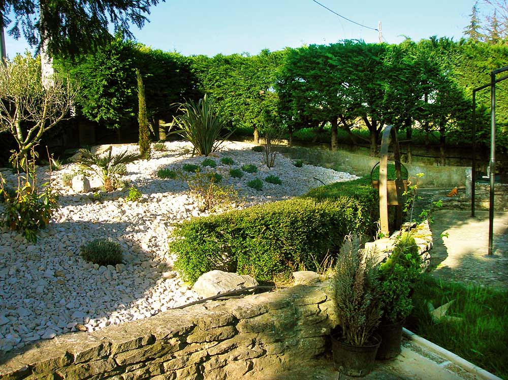 Aménagement d'un talus : Après aménagement - Les Jardins de Bastide