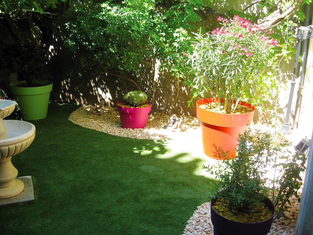 Aménagement d'un jardin paysager à Valence - Pose gazon en rouleau
